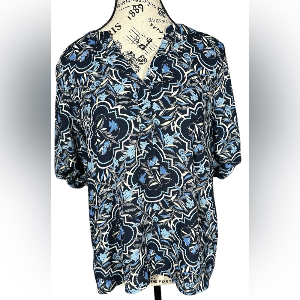 Ann Taylor Floral Print Puff Sleeve Popover. Spring ready.  Size SM. Blue/white